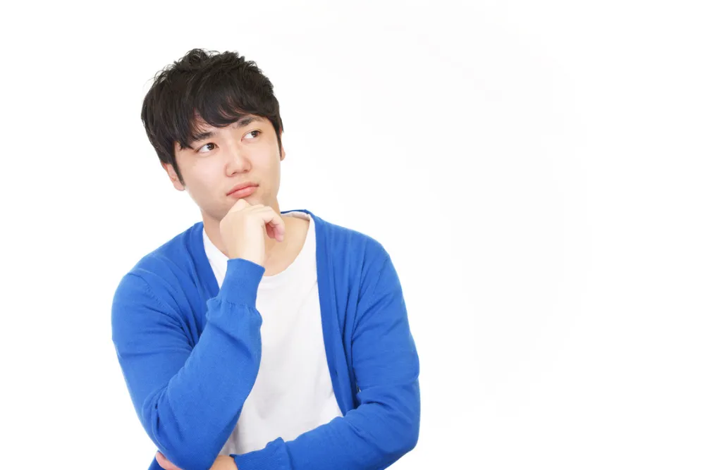 考える男性