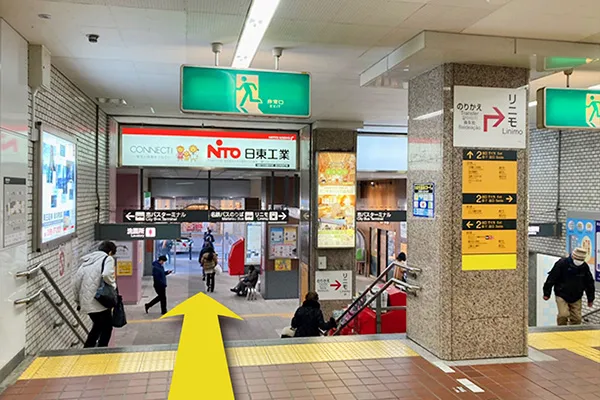 そのまま真っ直ぐ進んで下さい。