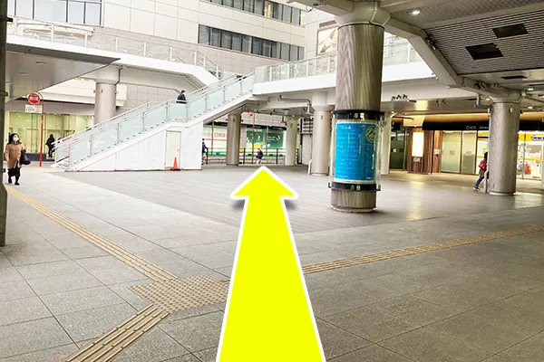 ミニストップを右手に見まして次のT字路を右に進みます。