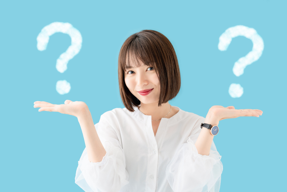 比較している女性