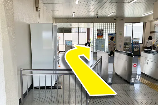 新居町駅南改札を出て右に進みます。
