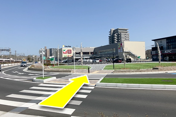 正面に商業施設PaixPaixが見えます