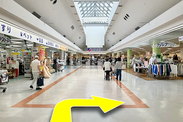 入店後右側に向かって下さい