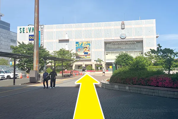 エスカレーターを登りましたら、右手側の「セルバ」に向かい進みます。