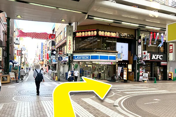 ｢ローソン｣のある十字路を右に曲がります。
