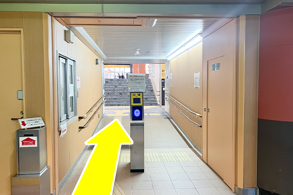 加賀温泉駅IRいしかわ鉄道改札口出て南口(温泉中央口)へ向かいます。
