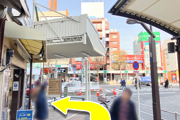 突き当たりを左に進みます