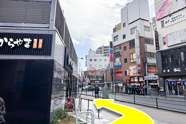 南口1から、からやまを左手に直進し、こすぎ南壱番街方面へ向かいます。