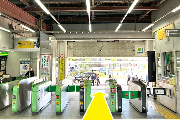 JR埼京線「十条駅」北口改札を出てまっすぐ進みます。