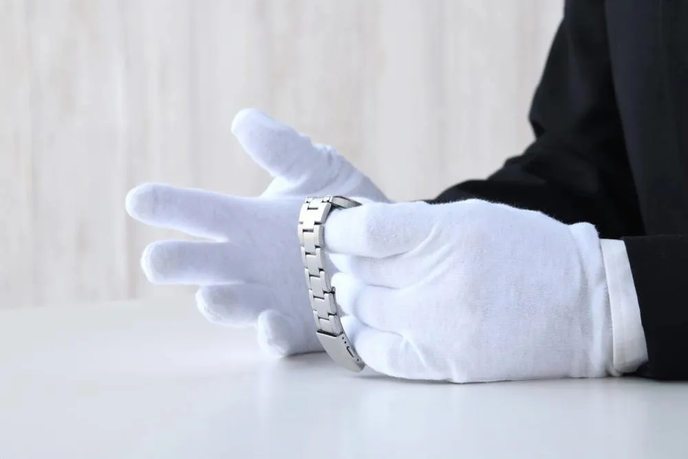 ロレックス 赤サブの購入・売却タイミングは?