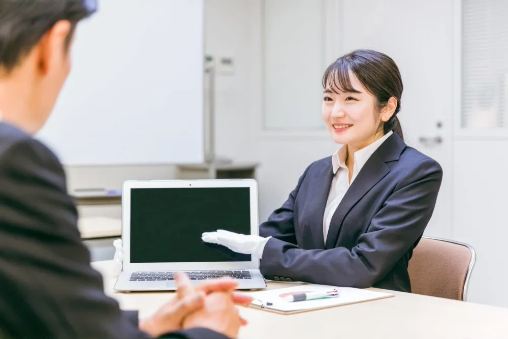 査定員の女性