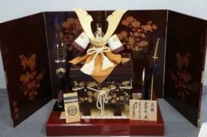 五月人形 横浜高島屋特製 正絹赤絲緘之兜 高島屋創業150年記念 上原玉鳳