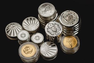 銀貨と金貨の違いとは？投資・コレクション視点で比較
