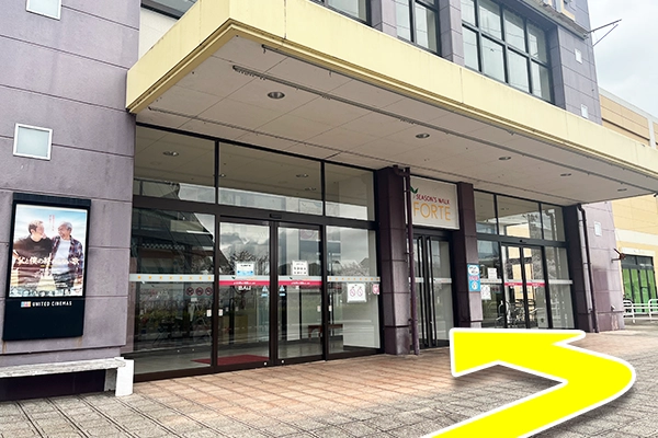 入口から入りまっすぐ進んで頂きます。
