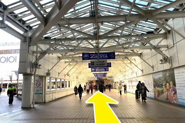 直進します。