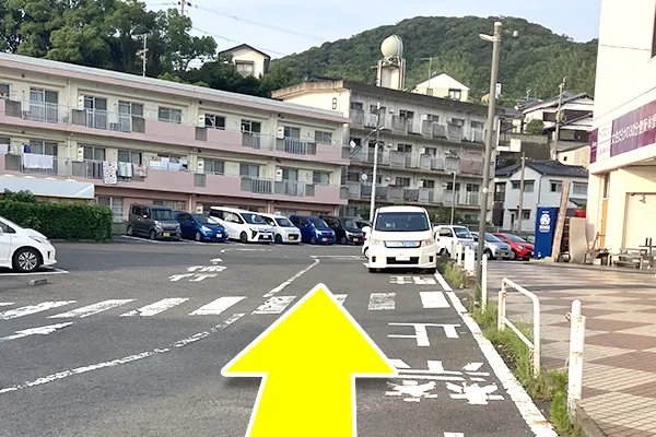 そのまま直進すると、奥の入口が見えてきます。