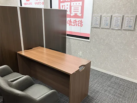 落ち着いた雰囲気の店内になります