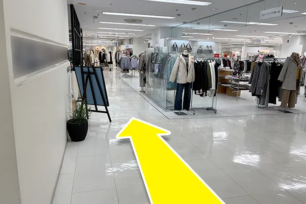 このまま道なりに直進していただきます。