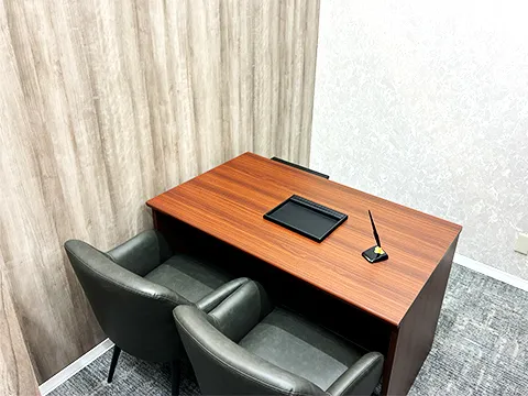 落ち着いた雰囲気の店内になります。