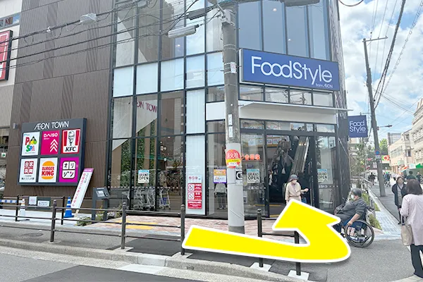 左手にイオンタウンの入り口が見えてきますので、施設に入ります。