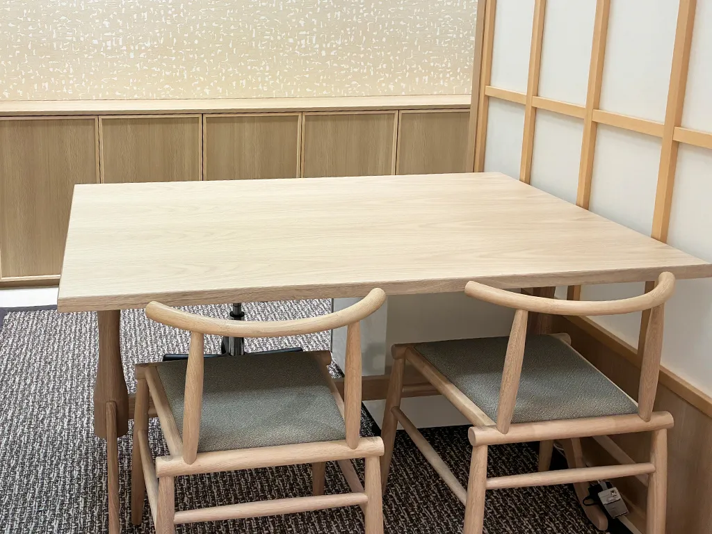 落ち着いた雰囲気の店内となります