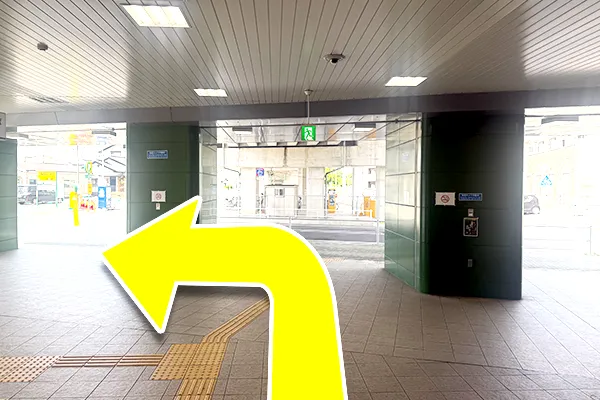 伏屋駅改札口を出て左に曲がります。