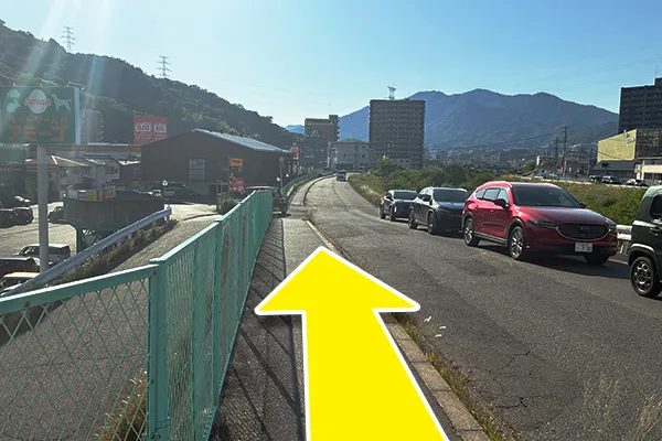 まっすぐ進み、ザ・ビッグを目指します。