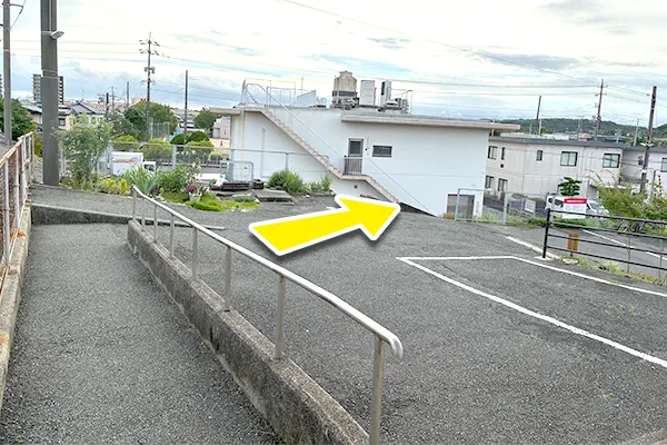 南中川駅の改札右に出て道路に出ます。