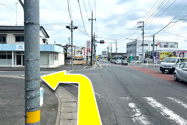 一つ目の信号、千波十文字の交差点を左に曲がります。