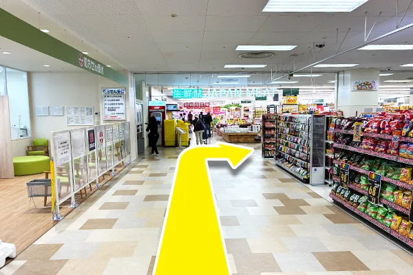正面にジャパンミートが見えますので、そのまま進み、突き当りを右に曲がります。
