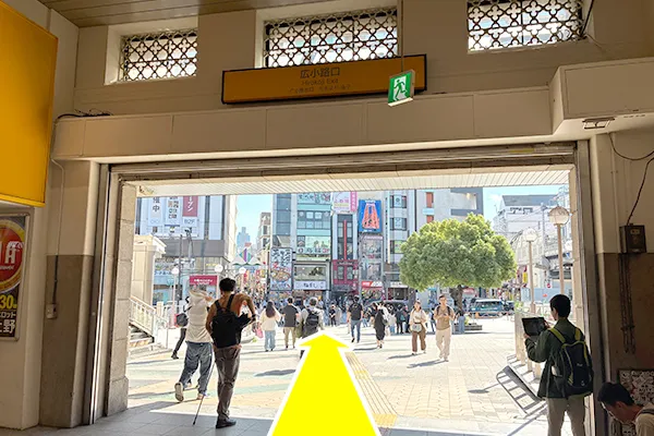 広小路口を出て真っ直ぐ進みます。
