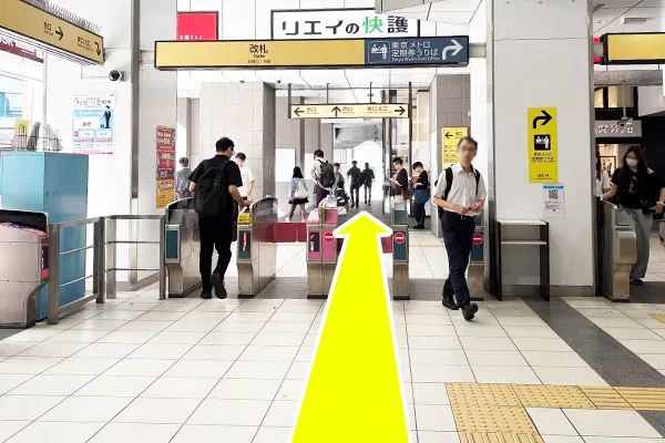 浦安駅改札を出てまっすぐ進みます。