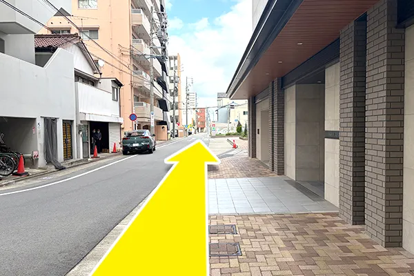 そのまま直進します。