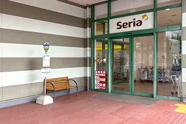市バス『ぎゅーとら一志店』バス停で降車します。