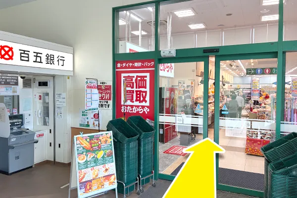 奥に進むと左手にある『ぎゅーとらラブリー一志店』への入口から入ります。