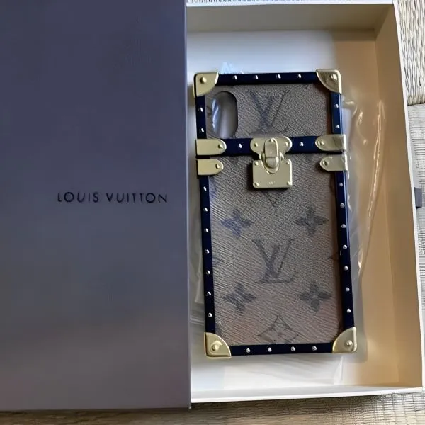ルイ・ヴィトン　モノグラム　アイ・トランク　スマホケース