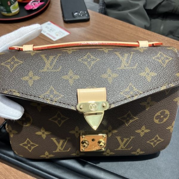 ルイヴィトン　ポシェット・メティス モノグラム