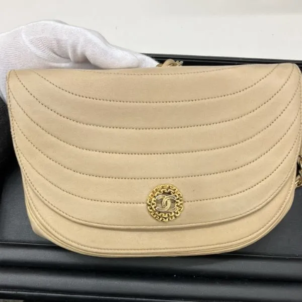 シャネル　ハーフムーン　ショルダーバッグ