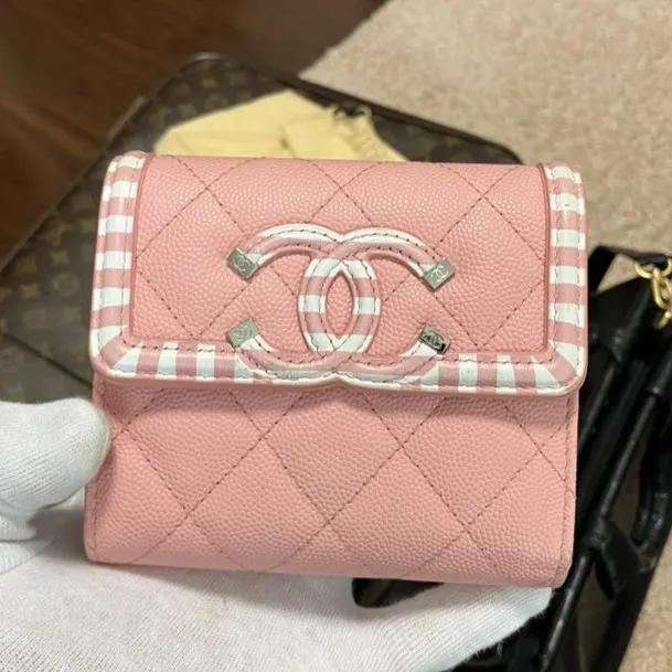シャネル　CCフィリグリー　キャビアスキン　財布