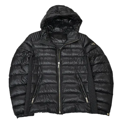 プラダ服買取