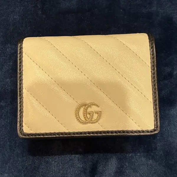 グッチ　GGマーモント　二つ折り財布