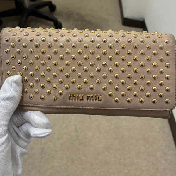ミュウミュウ　スタッズ　長財布