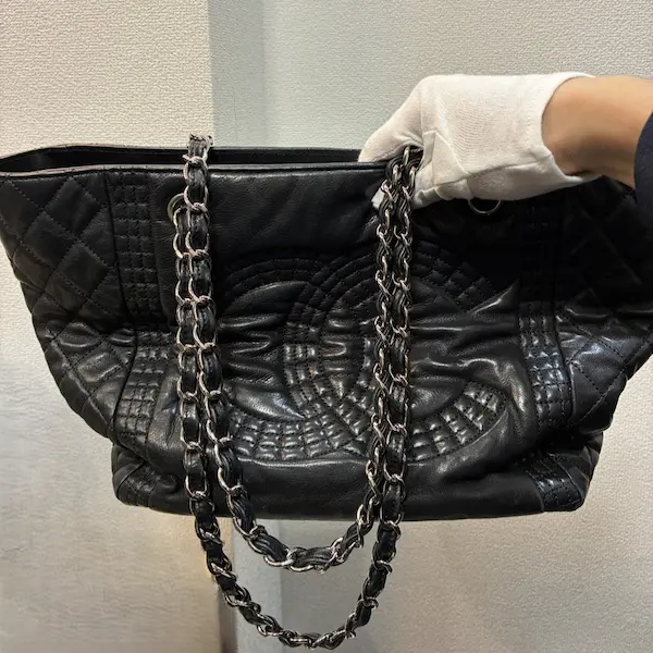 シャネル　チェーントートバッグ