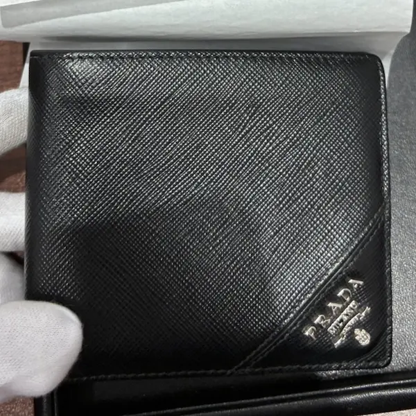 プラダ　サフィアーノ　二つ折り財布
