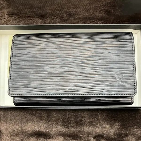 ルイ・ヴィトン　エピ　ポルトフォイユ・サラ