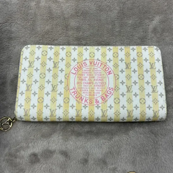 ルイ・ヴィトン　モノグラム・キャンバス　LV スタンプ　ジッピー・ウォレット