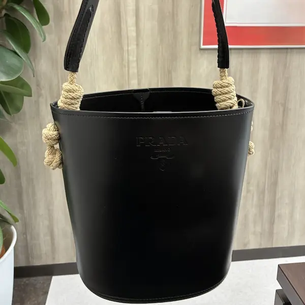プラダ　タンブール　バケットバッグ