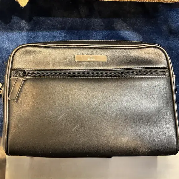 グッチ　ロゴプレート　レザー　セカンドバッグ