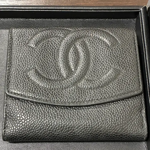 シャネル　ココマーク　キャビアスキン　二つ折り財布