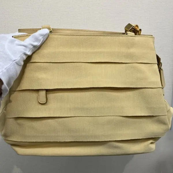 フェラガモ　ヴァラ　ティアード キャンバス　ショルダーバッグ